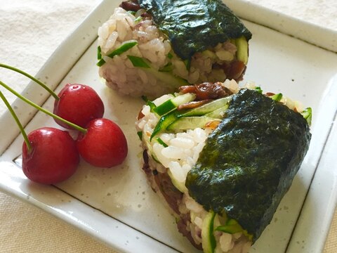 冷やしおにぎり♪あさりしぐれ煮と胡瓜の雑穀握り♡